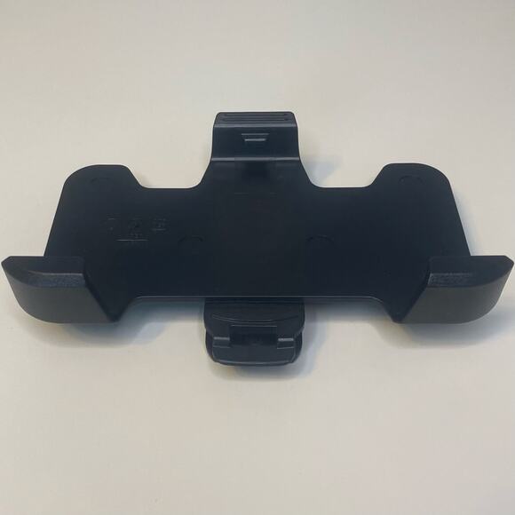 OtterBox Defender Series Holster Belt Clip iPhone Case
In Black - Picture 6 of 8